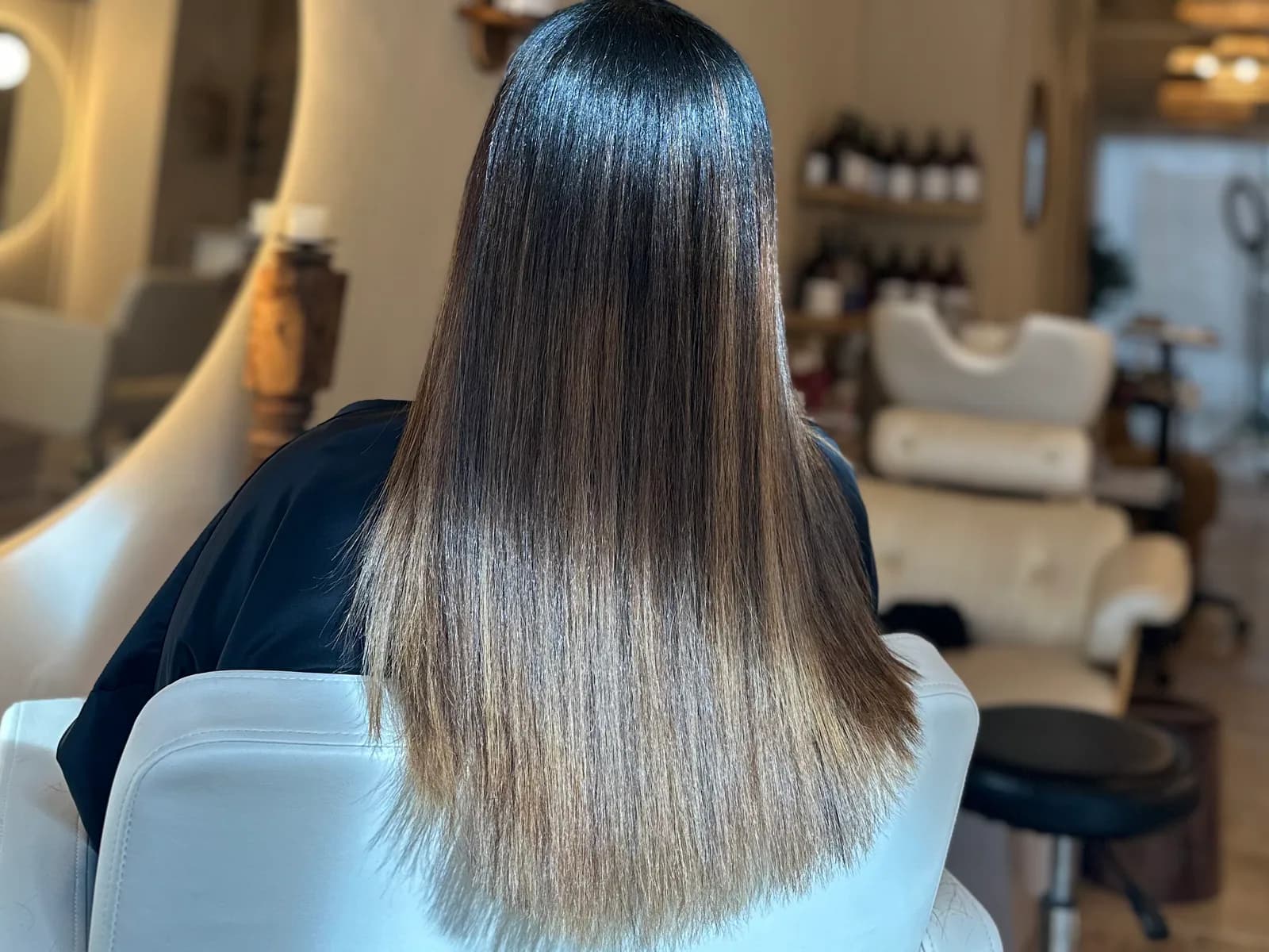 Après un fondu bronde lisse aux longueurs lumineuses réalisé à Nice