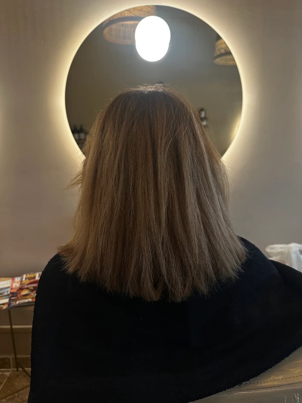 Avant un AirTouch blond cendré sur carré : base plus sombre et longueurs plus claires à Nice