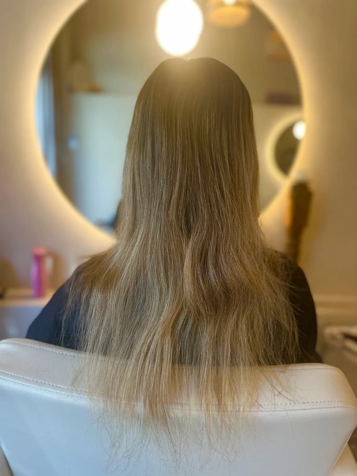 Avant une correction blond beige : cheveux longs aux longueurs chaudes à Nice