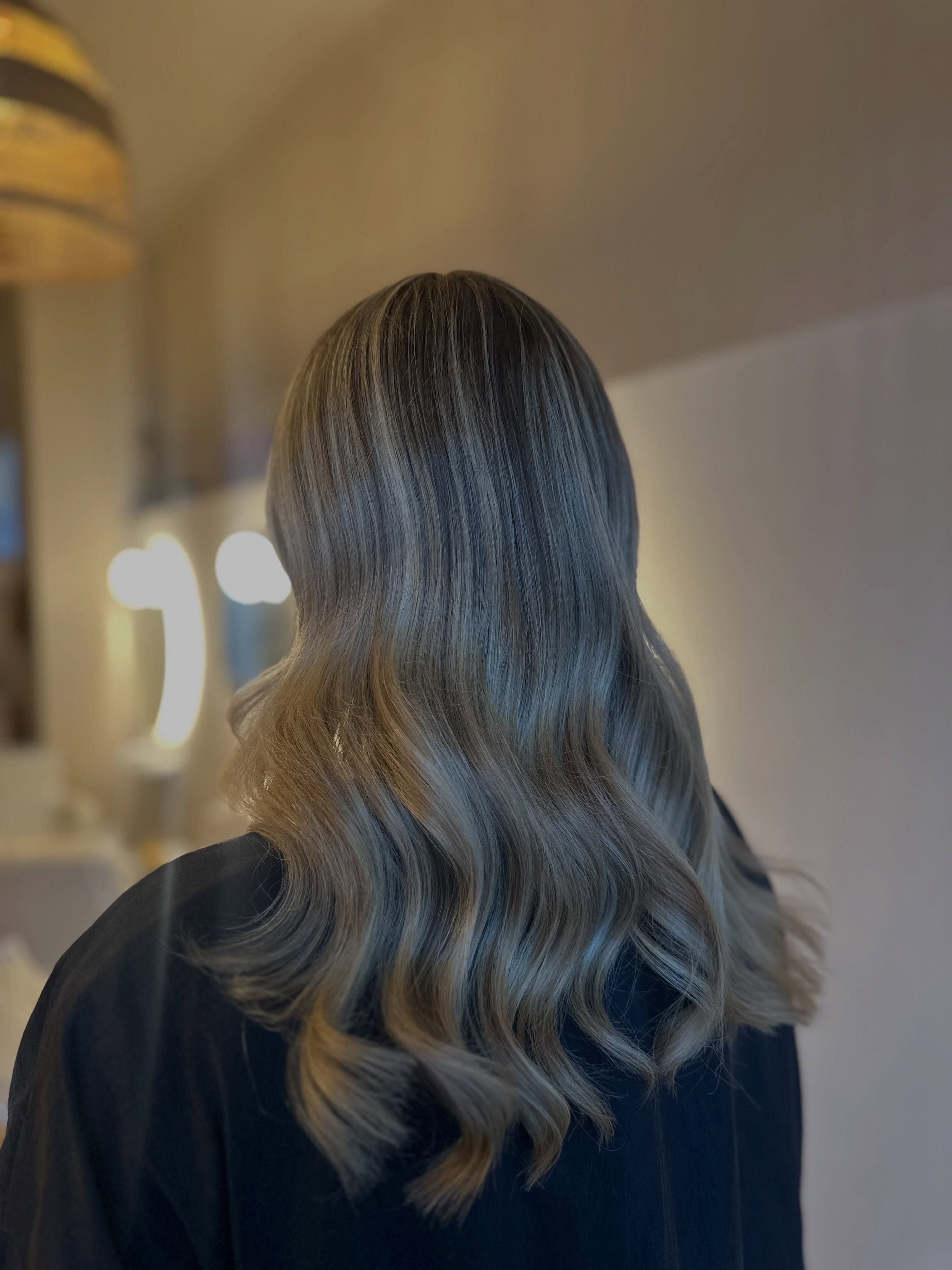 Après un balayage blond froid et fondu réalisé par Pure Beauté à Nice