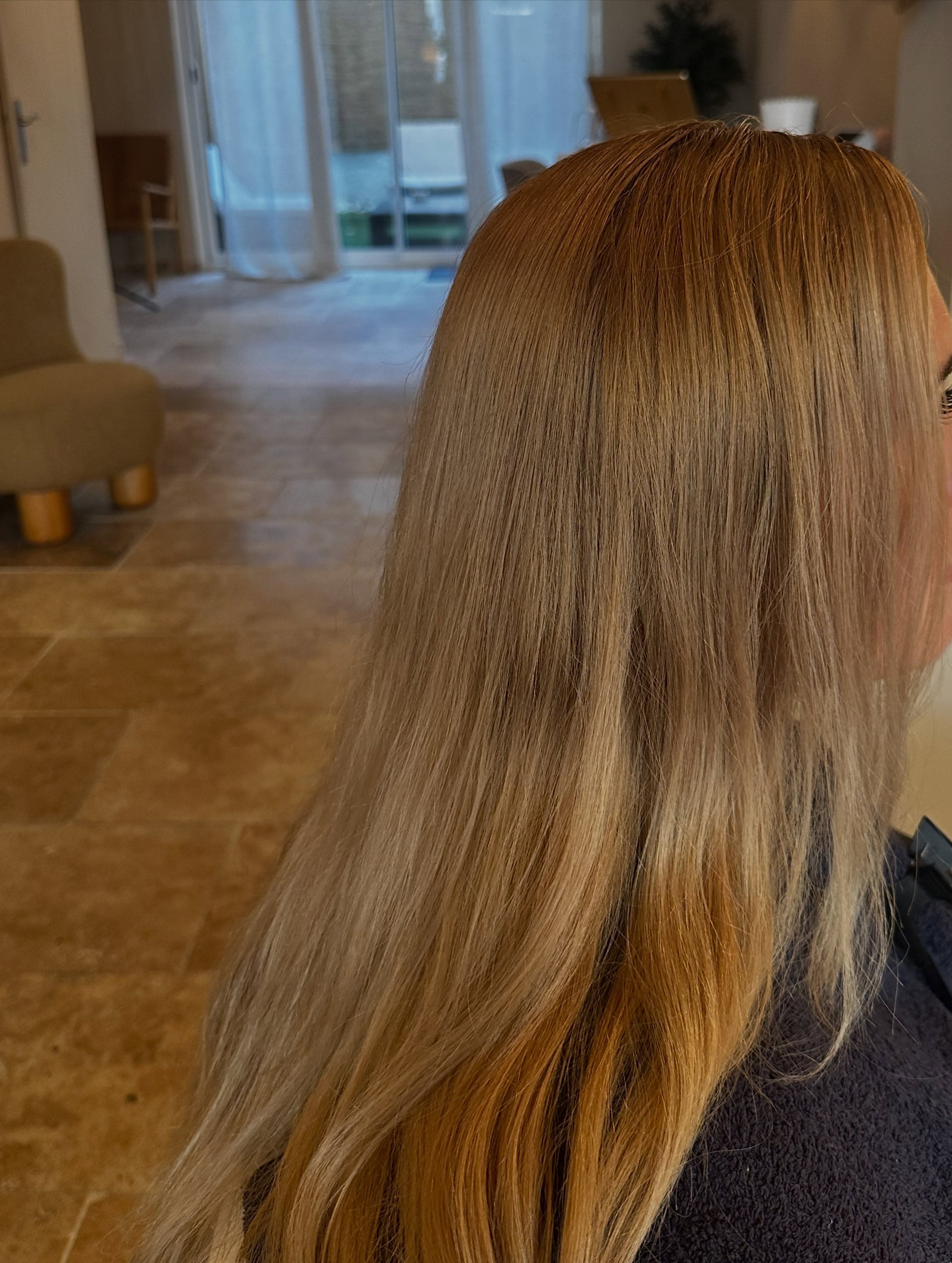 Avant une correction de coloration avec reflets chauds irréguliers chez Pure Beauté à Nice