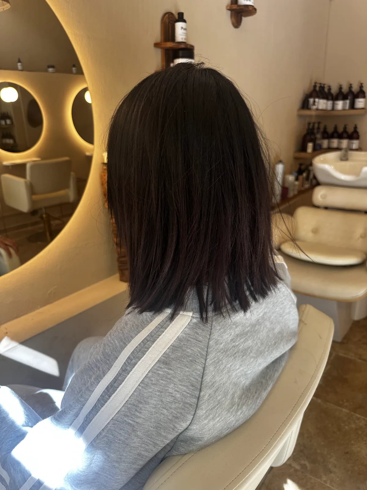 Avant un soin botox capillaire Pure Bot sur cheveux bruns au salon Pure Beauté à Nice