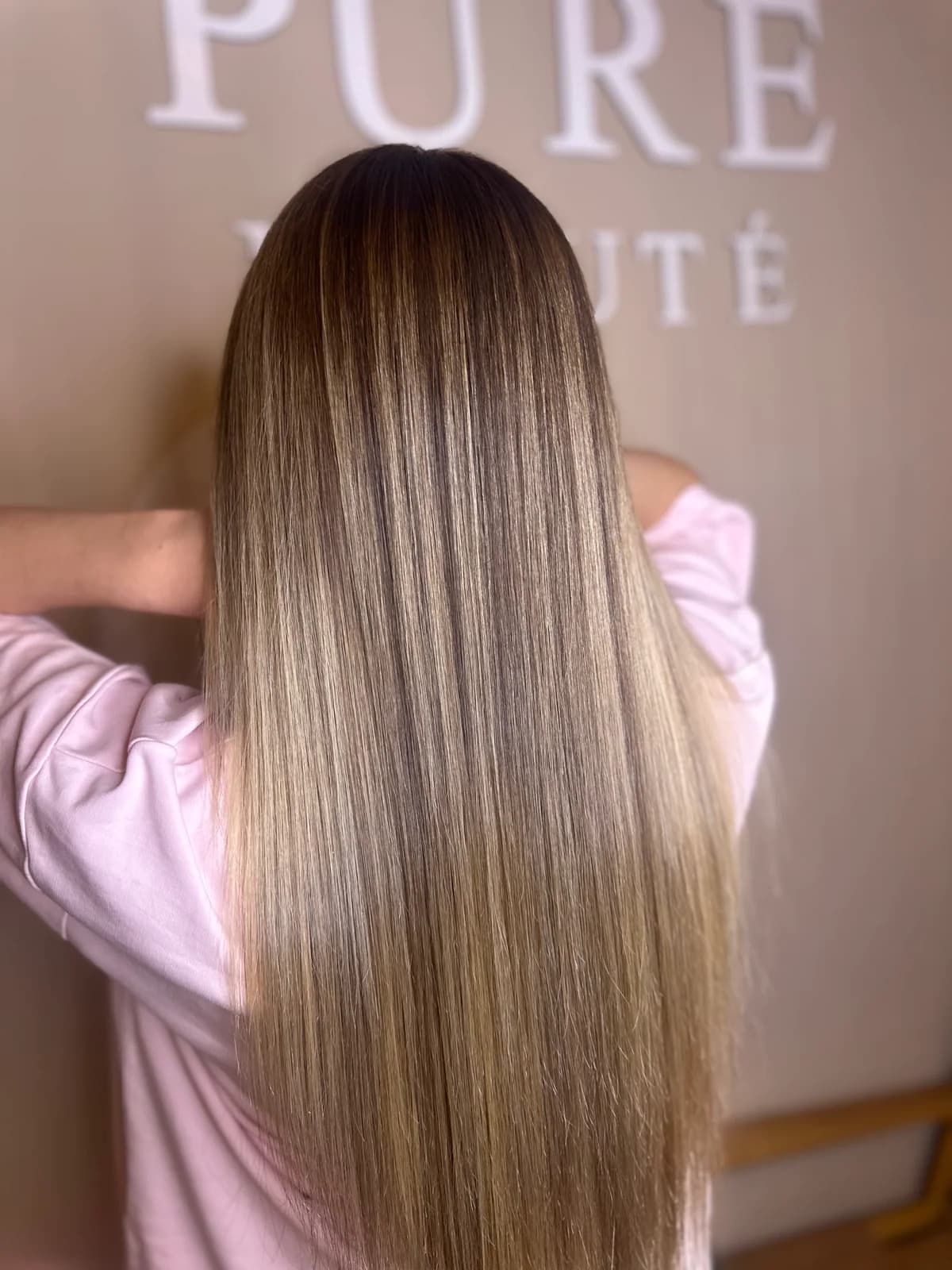 Après un AirTouch blond froid et fondu sur cheveux très longs réalisé chez Pure Beauté à Nice