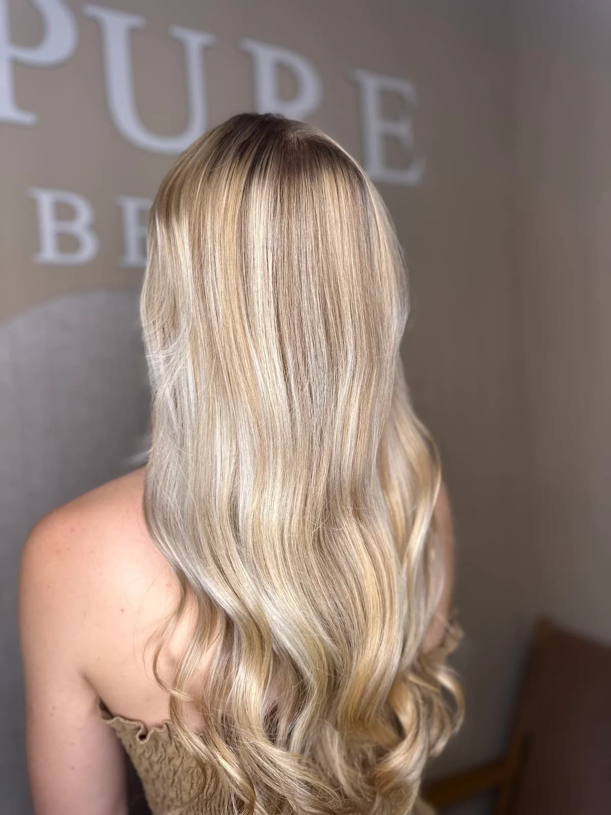 Après un blond beige lumineux au fondu racine réalisé chez Pure Beauté à Nice